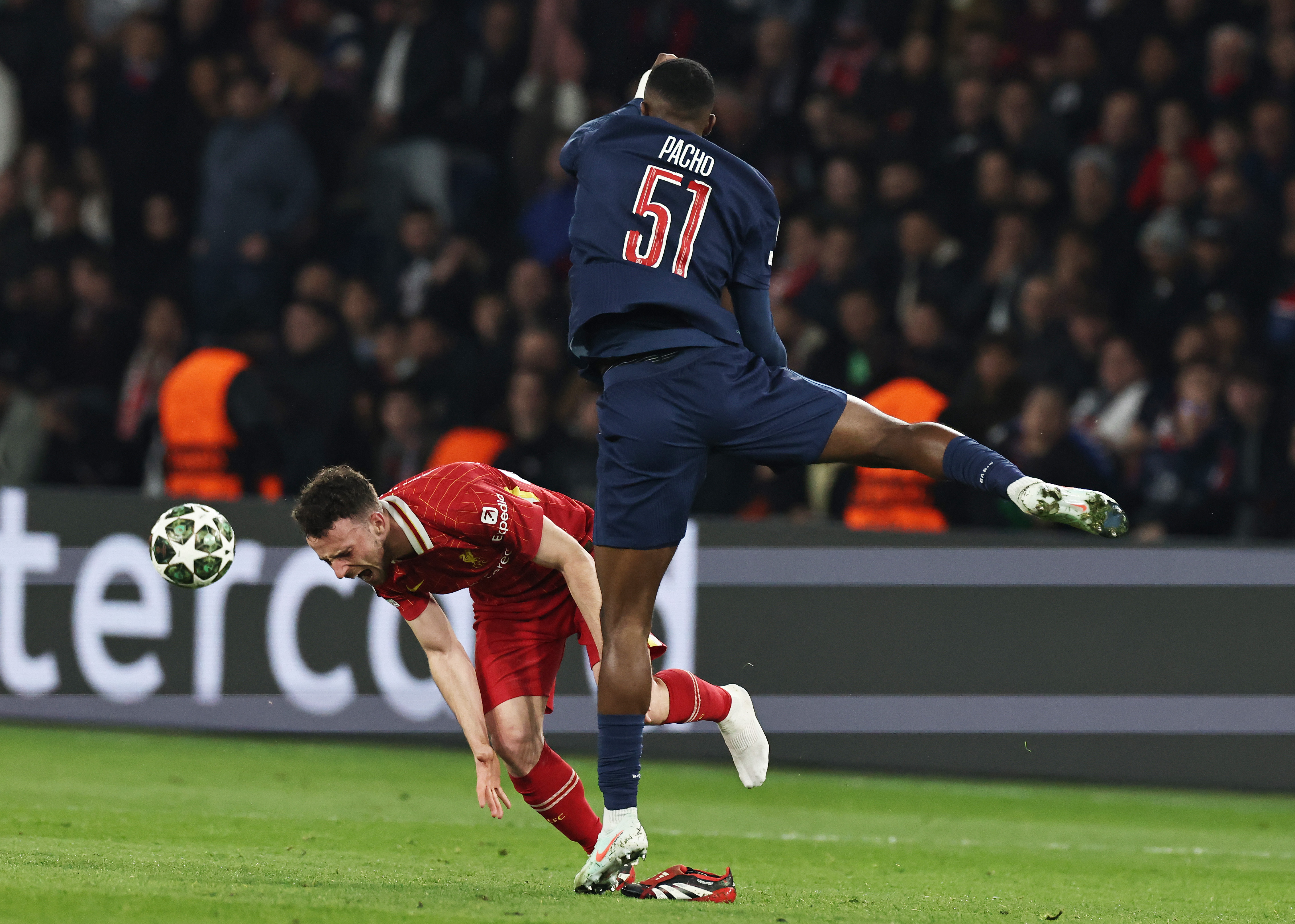 九游娱乐网站-巴黎圣日耳曼球员表现出色,全队庆祝胜利的简单介绍