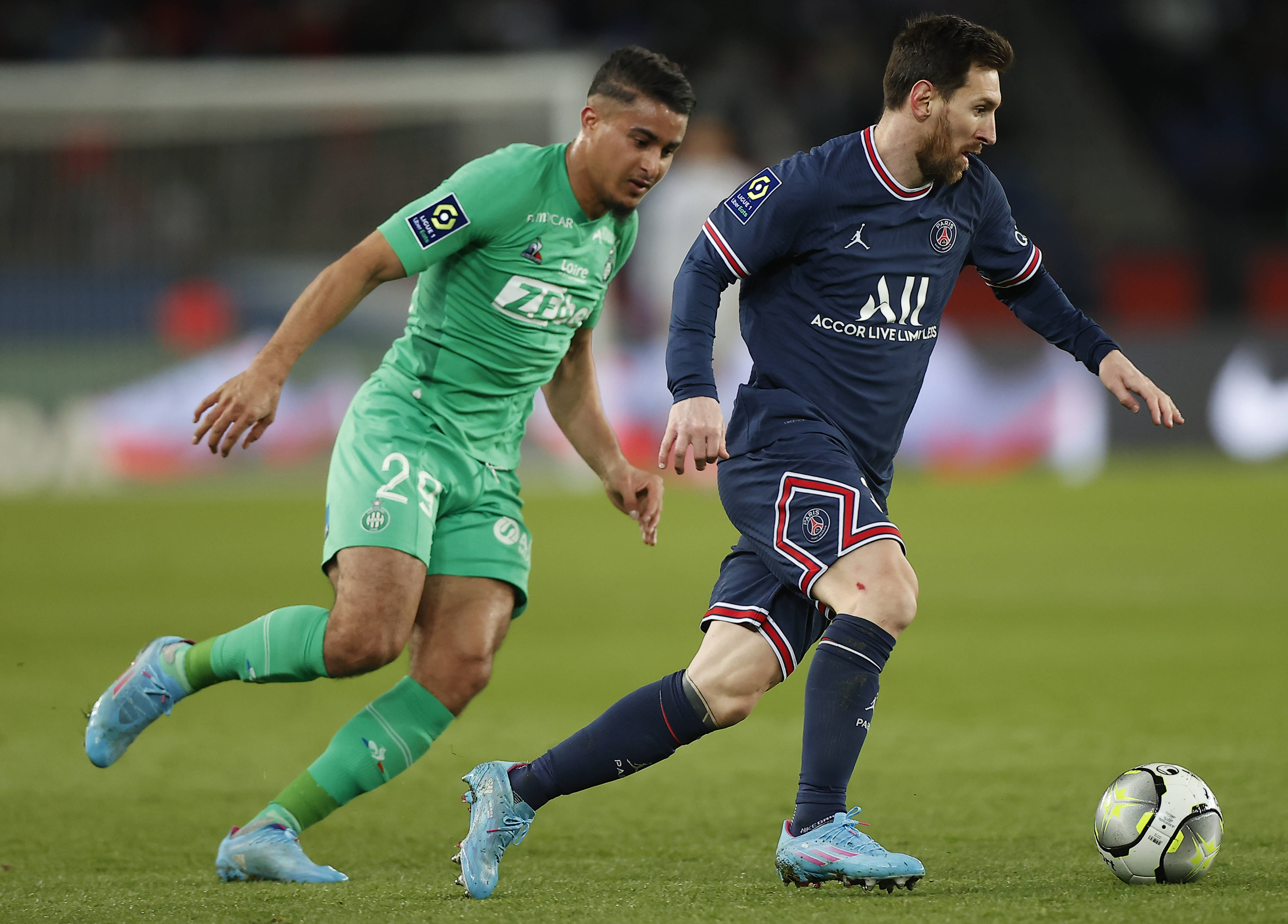 巴黎圣日耳曼球员表现出色,全队庆祝胜利的简单介绍 巴黎圣日耳曼球员表现出色,全队庆祝胜利的简单介绍