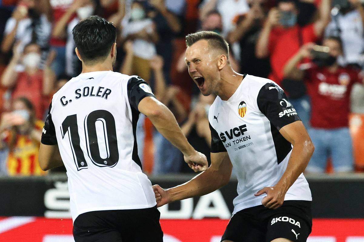 瓦伦西亚绝杀对手，取得对阵奥萨苏纳的胜利的简单介绍