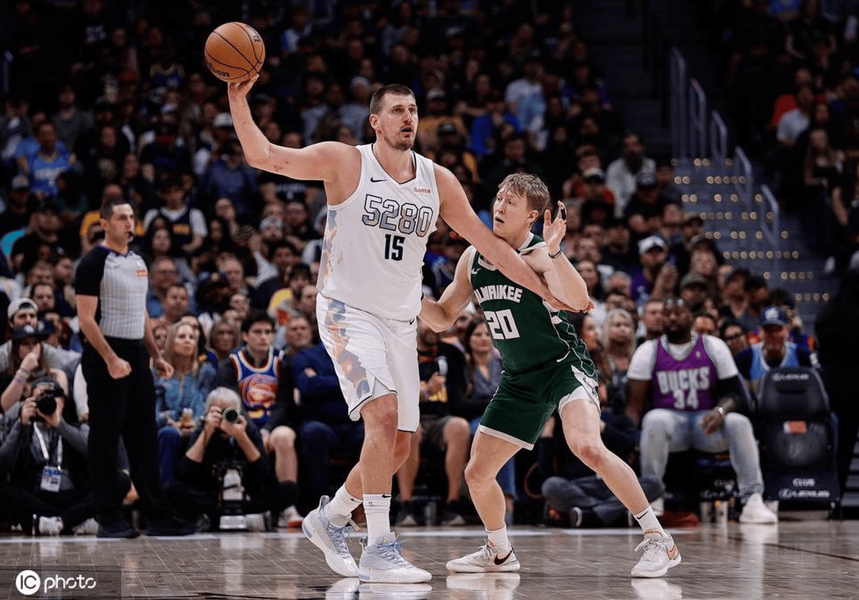 雄鹿再度取胜,开启连续胜利之旅 雄鹿再度取胜,开启连续胜利之旅