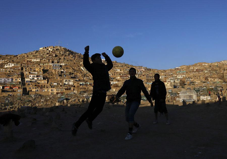 观众眼球汇聚焦点，球场舞台上的风云变换