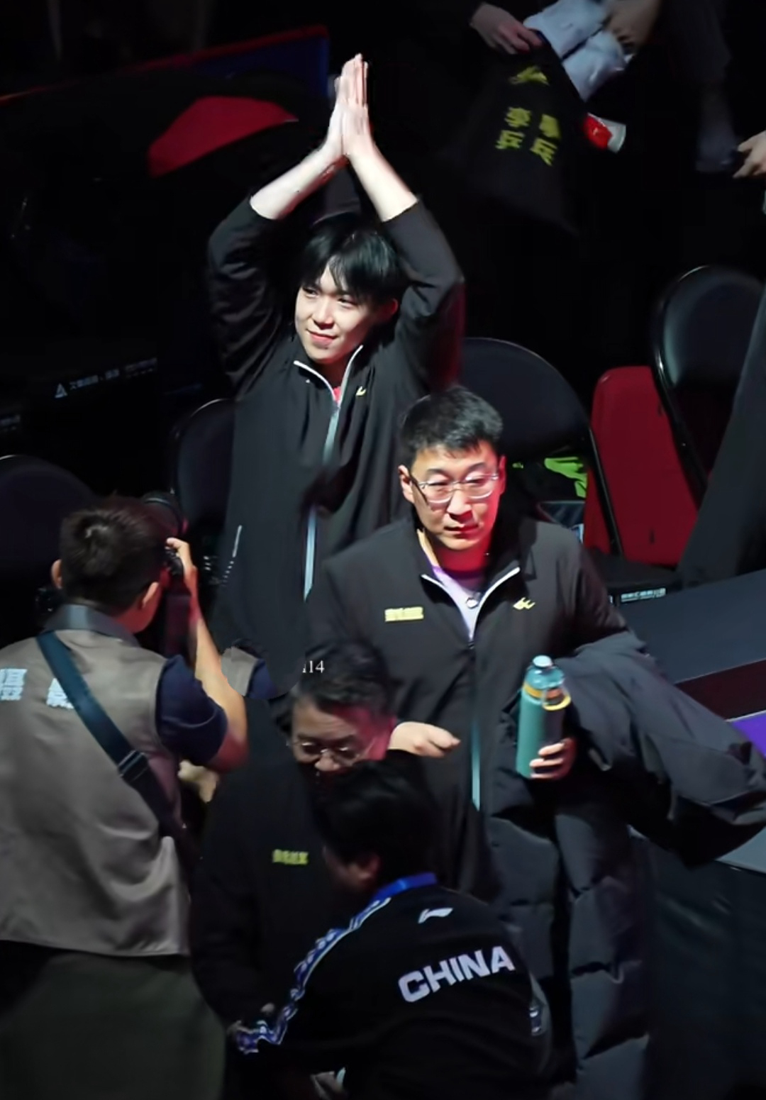 一场胜利为球员们带来无限鼓舞 一场胜利为球员们带来无限鼓舞