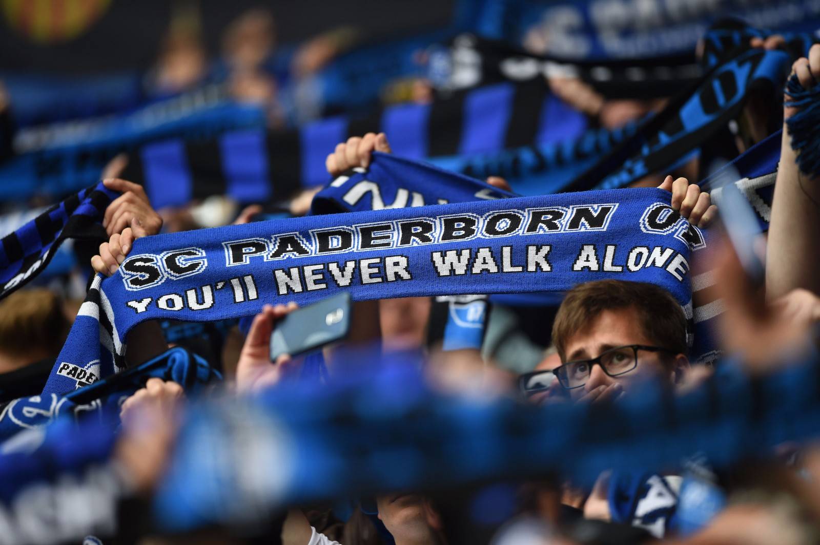 九游体育平台-沙尔克遭遇惨败,球队遭遇困境