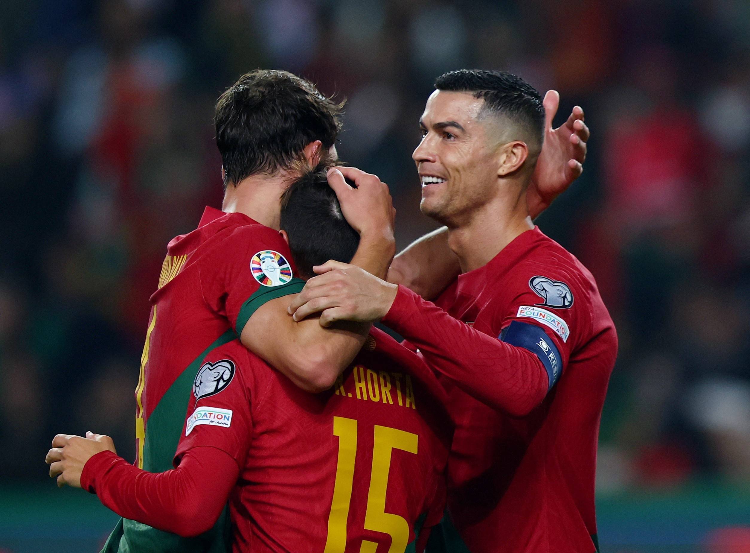 九游VIP-葡萄牙球员发挥出色,晋级欧锦赛决赛圈的简单介绍