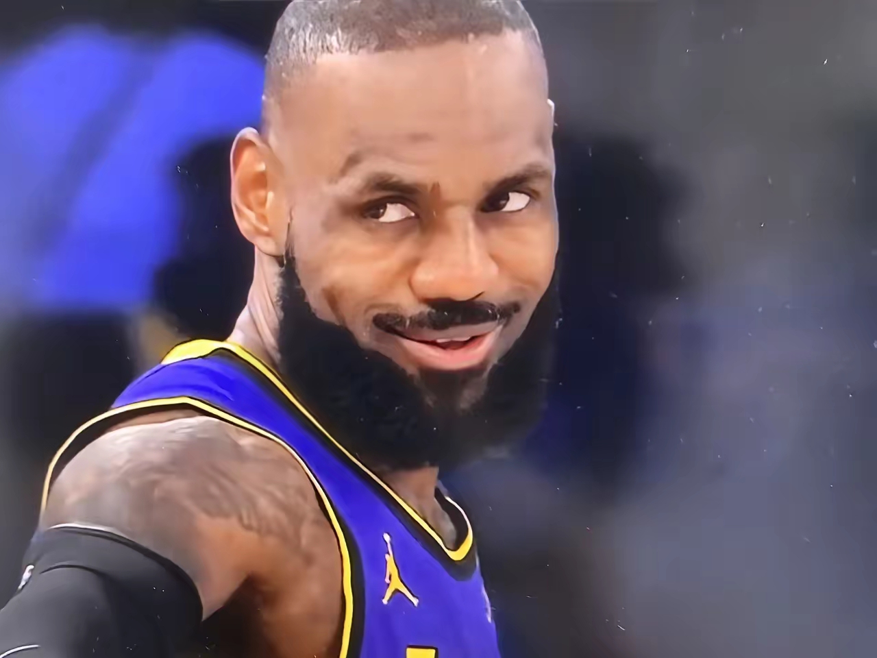 湖人力克勇士,詹皇再现神迹率领球队取胜 湖人力克勇士,詹皇再现神迹率领球队取胜