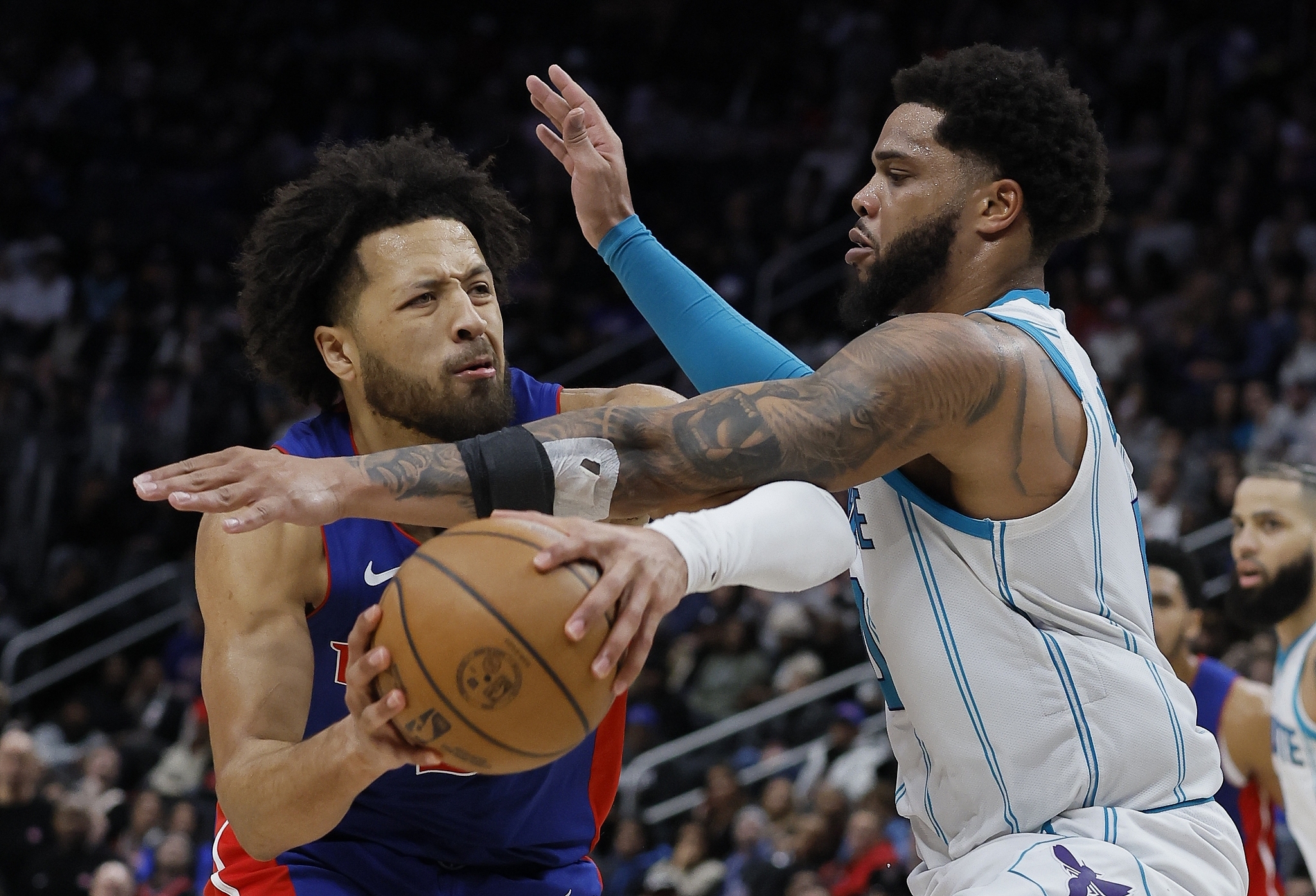 关于魔术主场擒下黄蜂,乔丹-麦基制霸内线的信息 关于魔术主场擒下黄蜂,乔丹-麦基制霸内线的信息