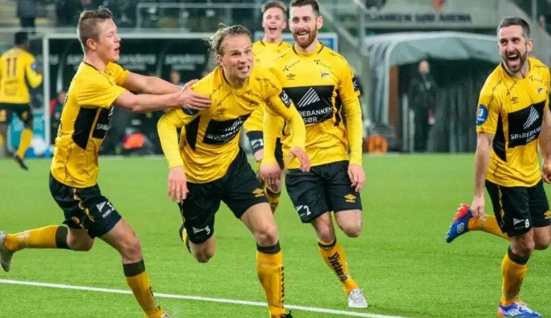 挪威王国队奋力冲刺,取得胜利进军决赛 挪威王国队奋力冲刺,取得胜利进军决赛