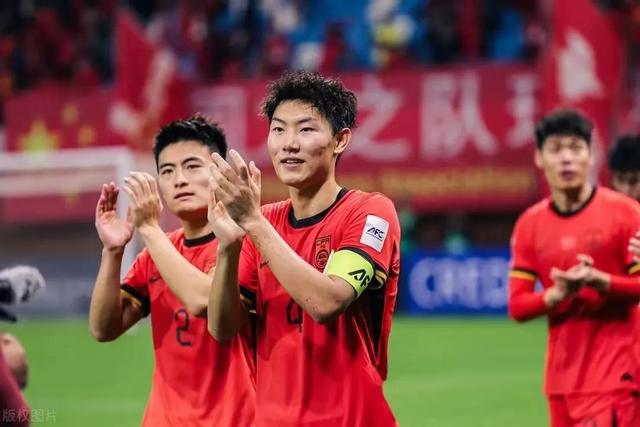 战胜强敌的背后有着球队的团结 战胜强敌的背后有着球队的团结