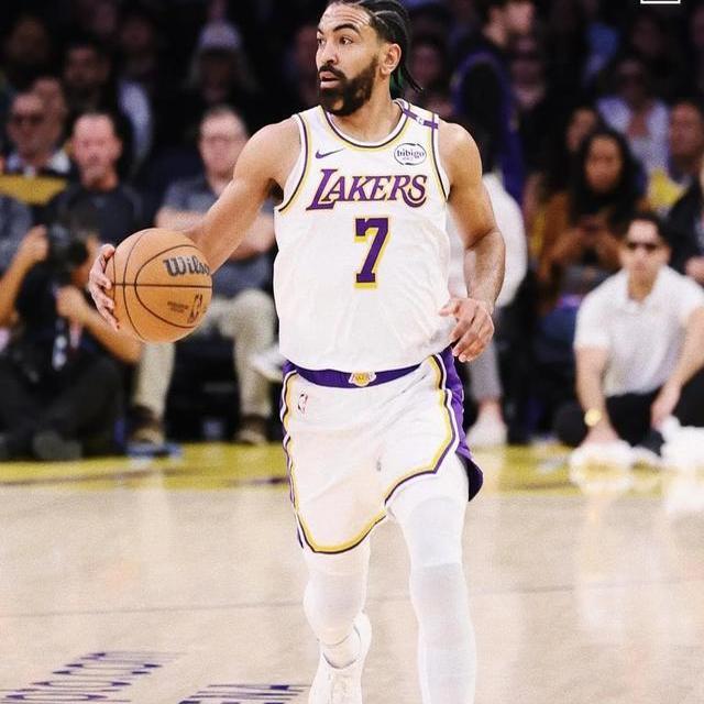 九游娱乐网站-湖人队全明星球员发挥失常球队战力下降