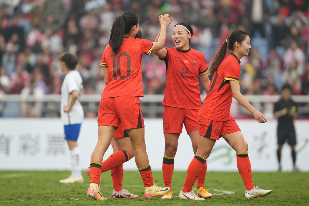 九游娱乐首页-世界体坛聚焦:女足比赛男女同台较量的简单介绍