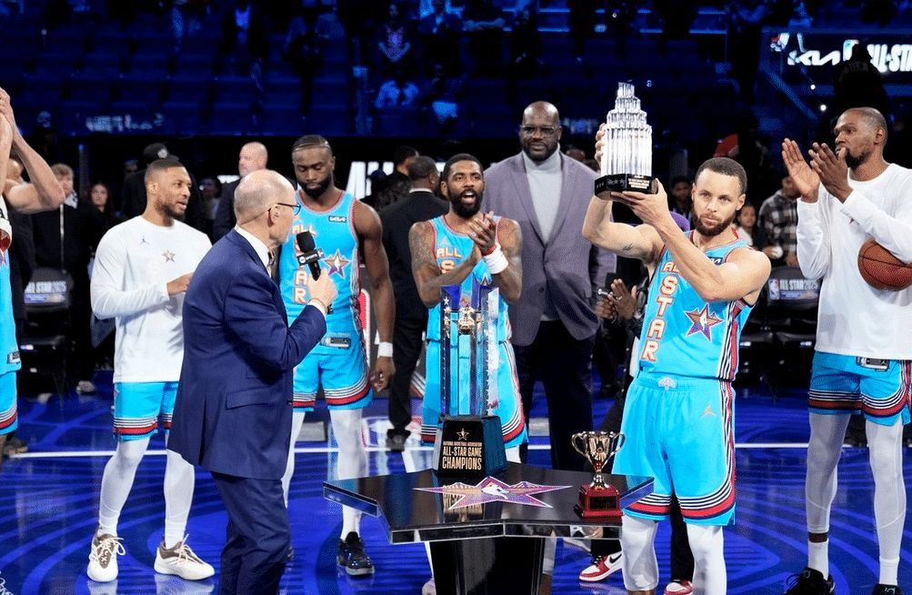 九游体育-NBA明星选手为现场球迷精彩表演,拼尽全力助阵