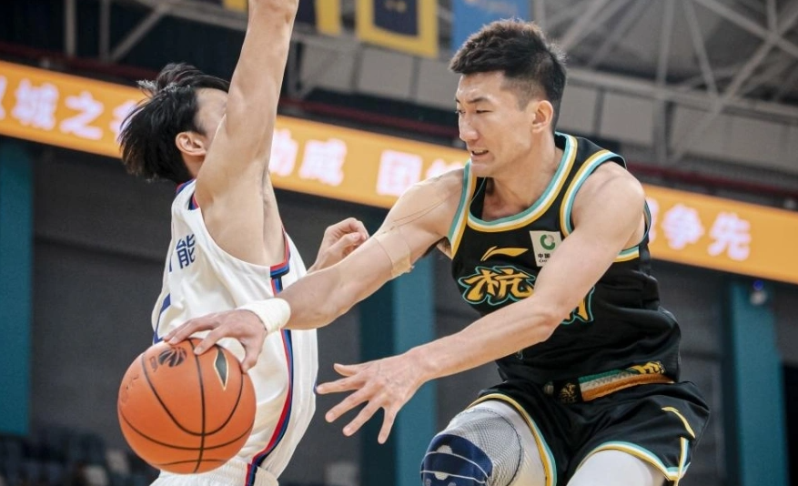 新疆男篮客场击败广厦队,迎来胜利 新疆男篮客场击败广厦队,迎来胜利