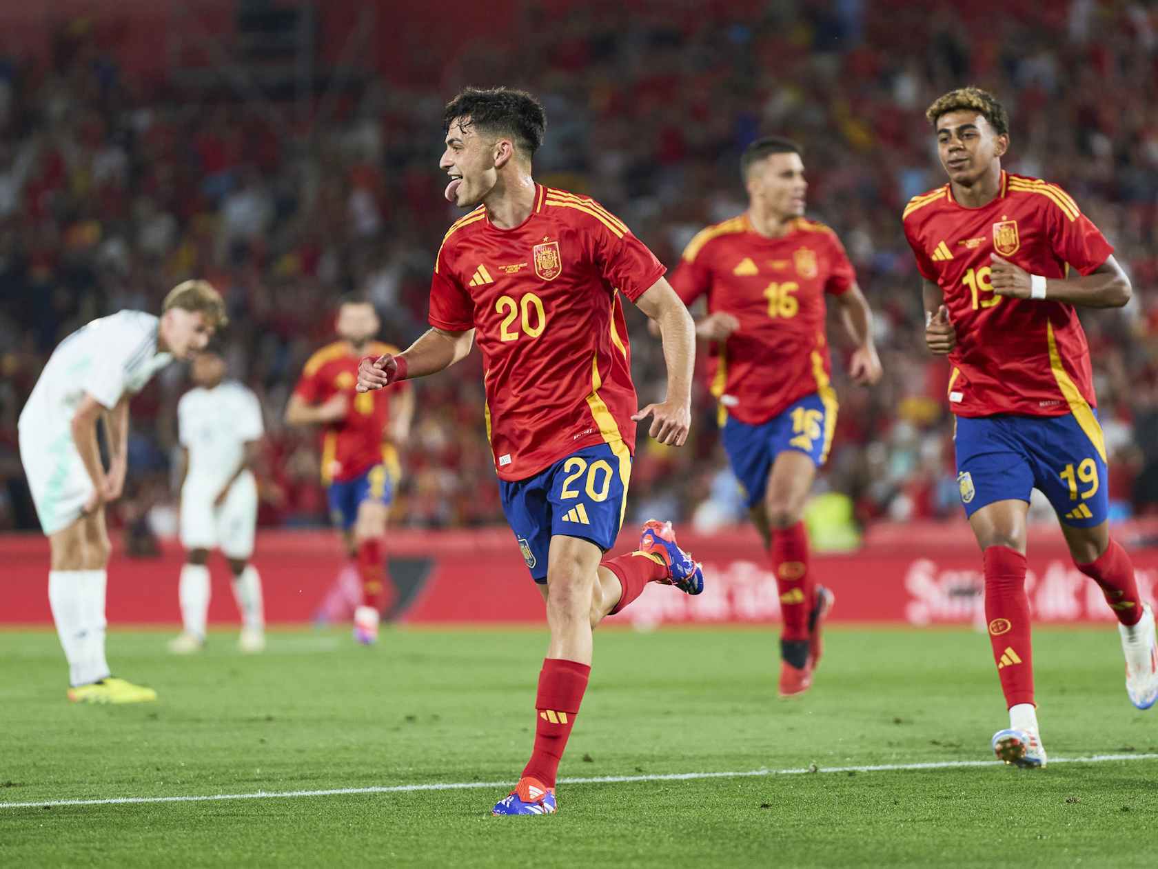 比利时胜葡萄牙,锁定欧洲杯四强名额 比利时胜葡萄牙,锁定欧洲杯四强名额