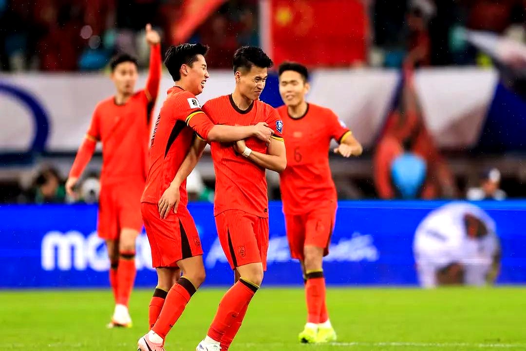 欧洲杯比赛上,中国球员技压群雄 欧洲杯比赛上,中国球员技压群雄