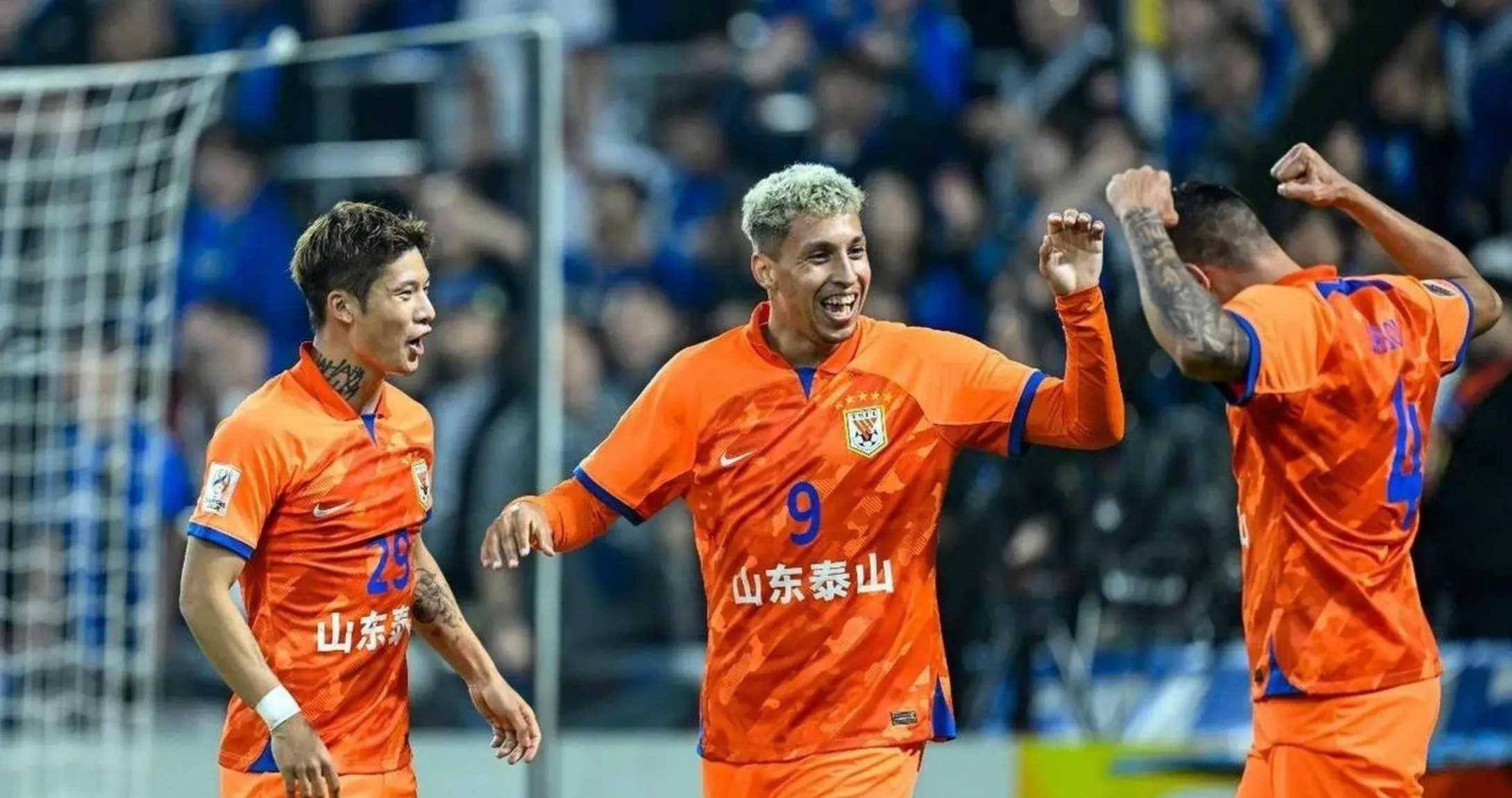 亚冠比赛中的惊艳一幕引人注目