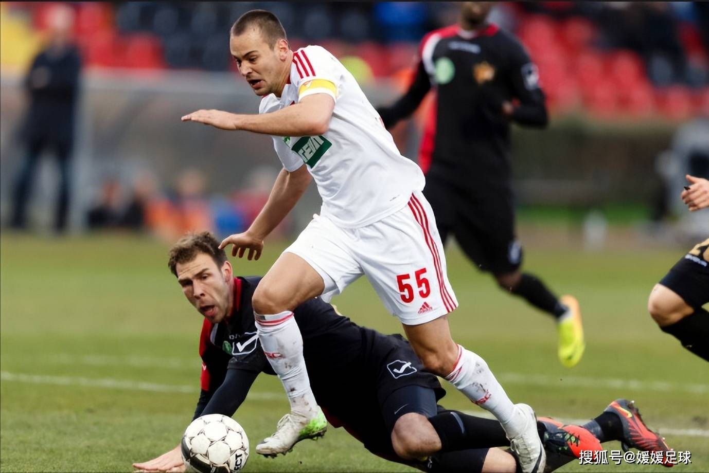 九游娱乐官方网站-越南球队实现历史突破，成功晋级下一轮比赛的简单介绍