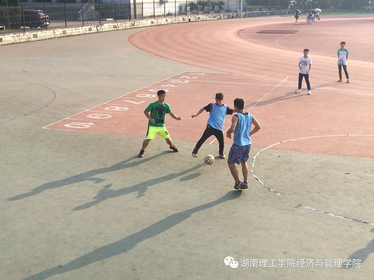 国内足球热辣赛场竞技刺激脉搏跃动