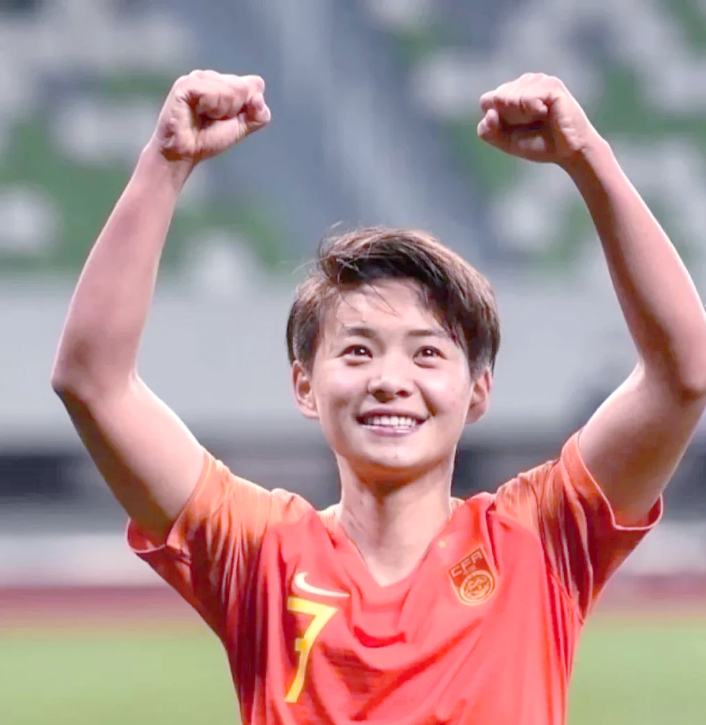 九游体育直播-精神风貌：女足比赛球员展现拼搏精神