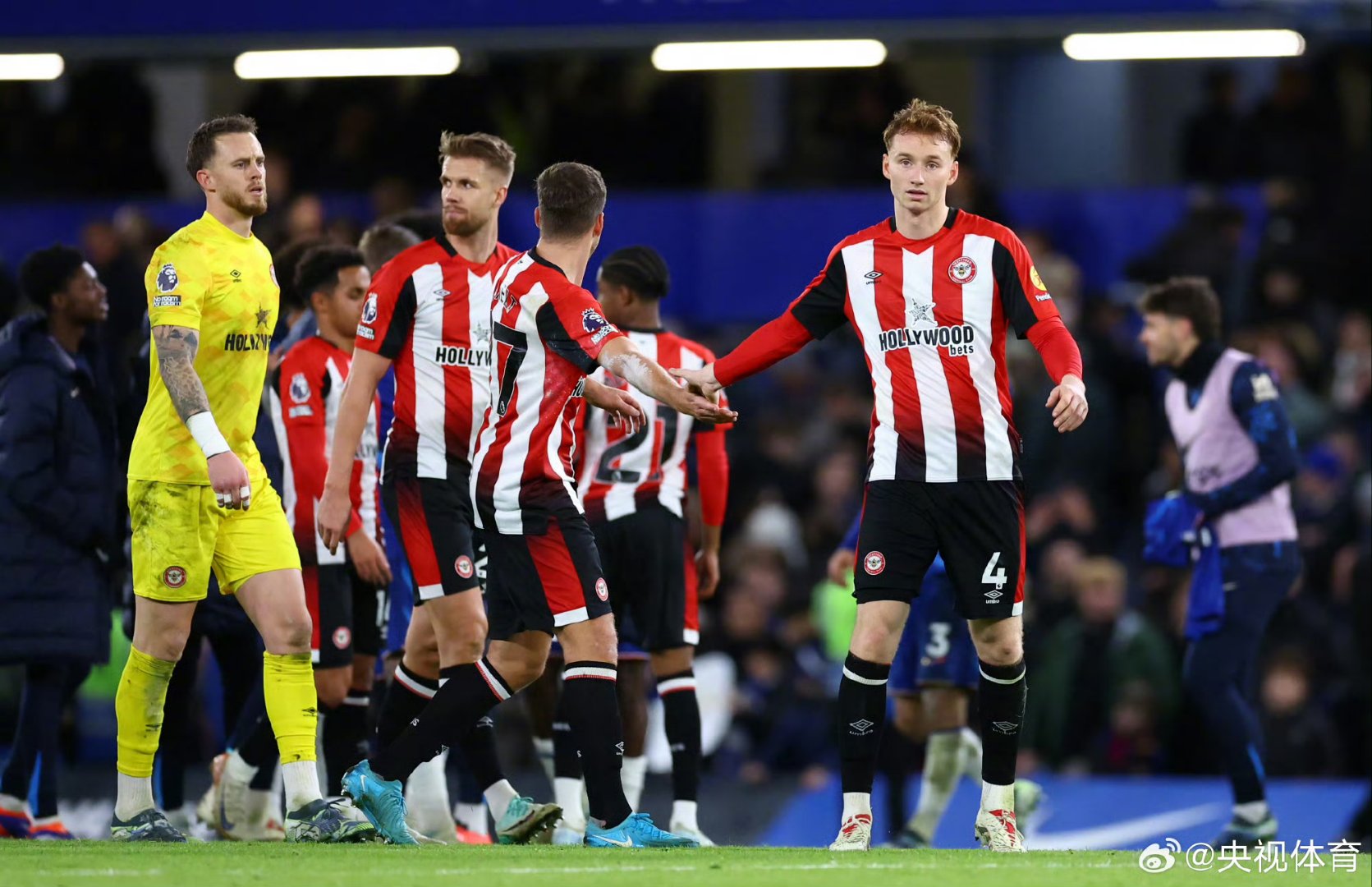 包含切尔西主场失利，遭遇两连败的词条