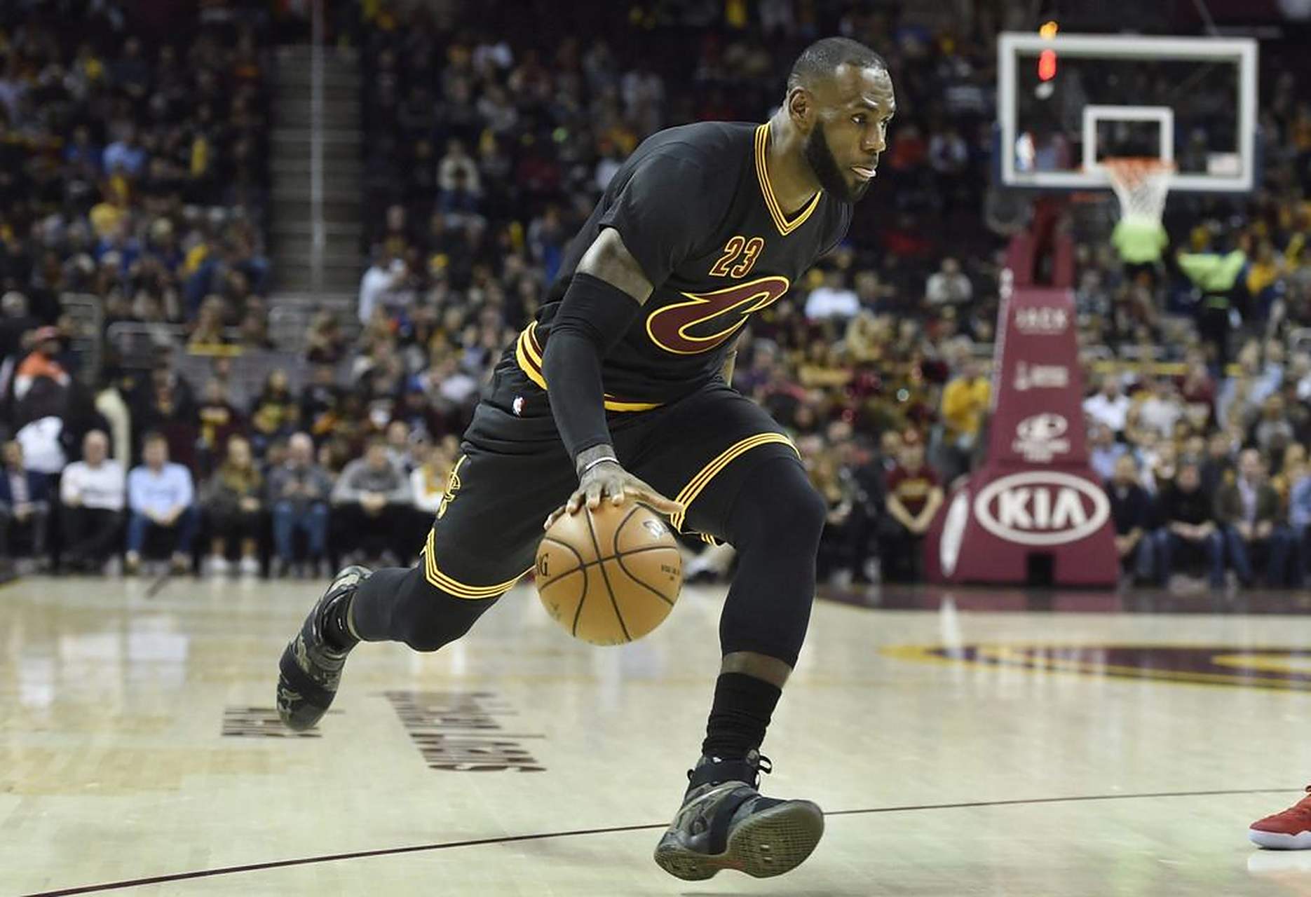 老鹰客场取胜骑士，豪取两连胜