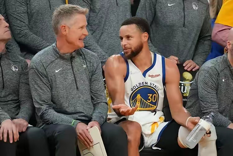 包含勇士队团队合作默契，战绩稳步上升的词条