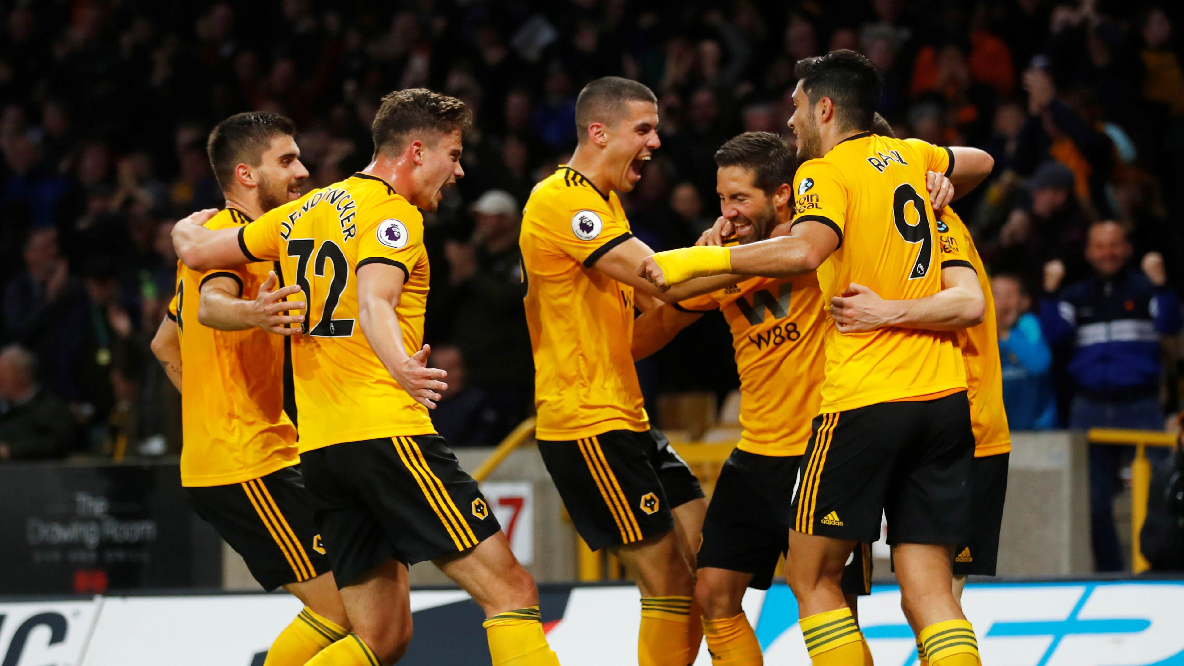 包含伯恩茅斯主场大胜，取得连胜！的词条