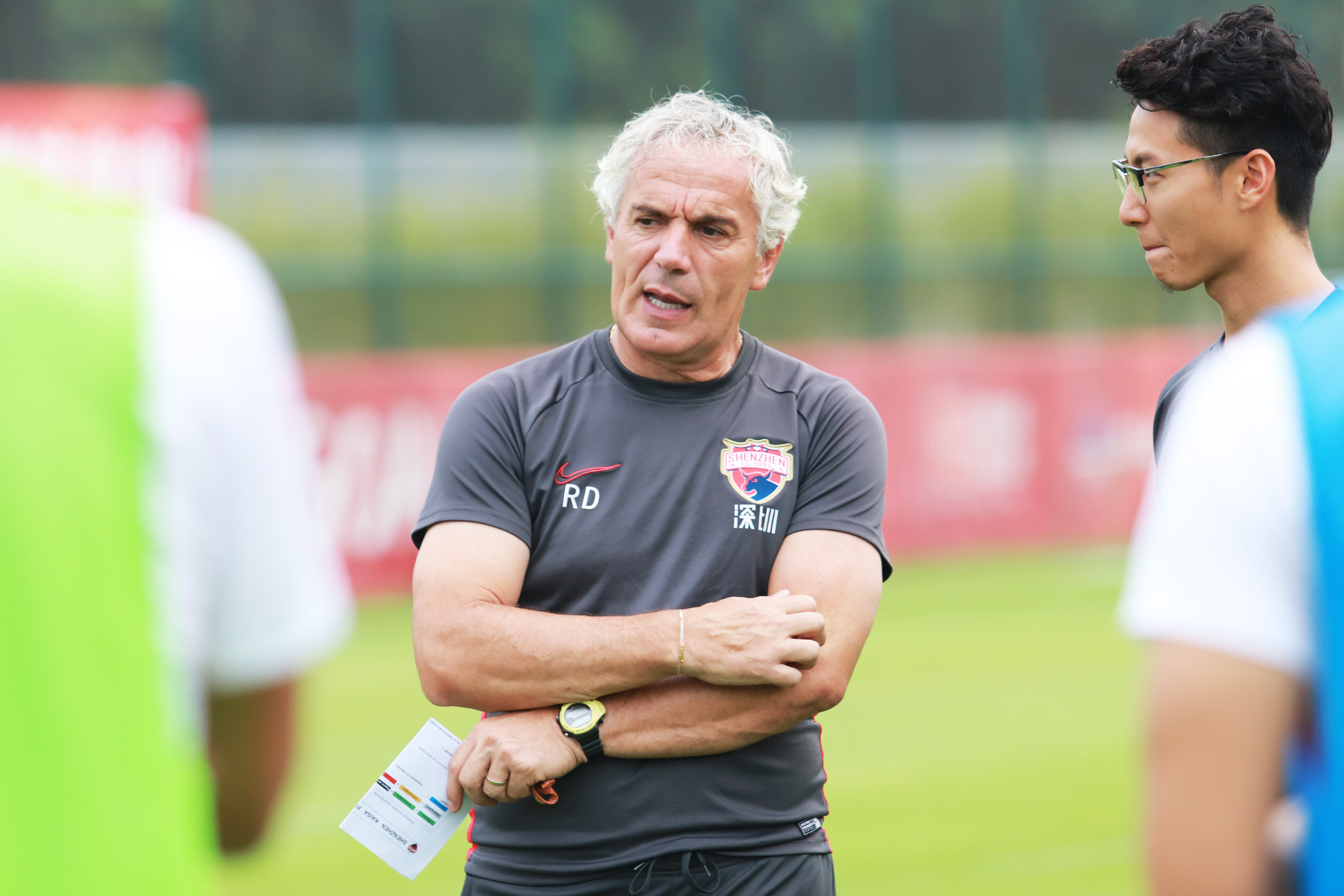 深圳佳兆业队员实现逆袭，取得胜利