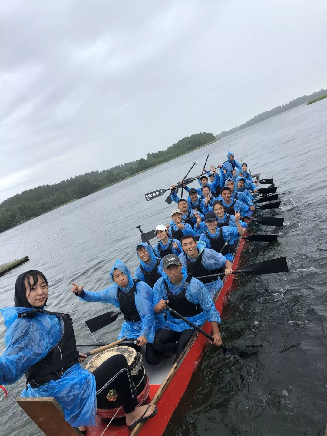 九游娱乐官方网站-立陶宛游泳选手一路领先，勇夺金牌