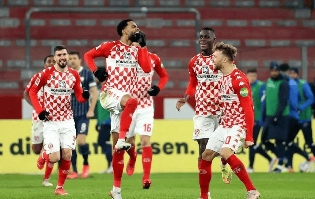 关于多特蒙德将挑战门兴格拉德巴赫：双方实力对比的信息