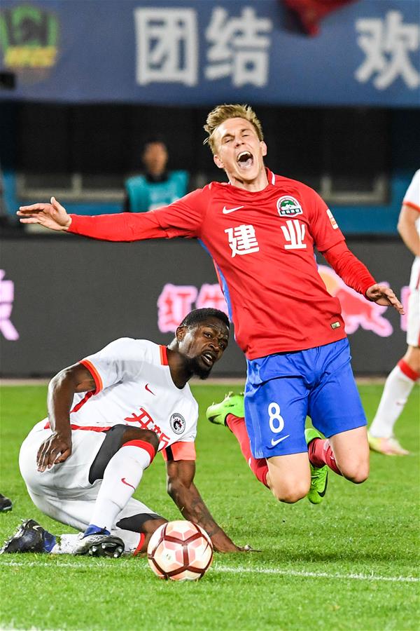 河南建业凭借团结合作，打败对手