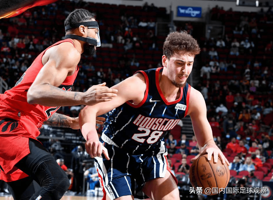 猛龙射手连续命中三分球，带领球队逆转胜利的简单介绍