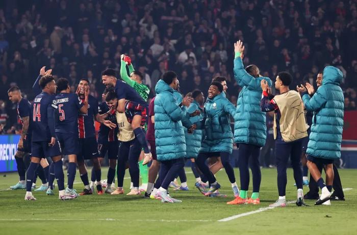 九游体育直播-巴黎圣日耳曼夺冠，球迷热情庆祝