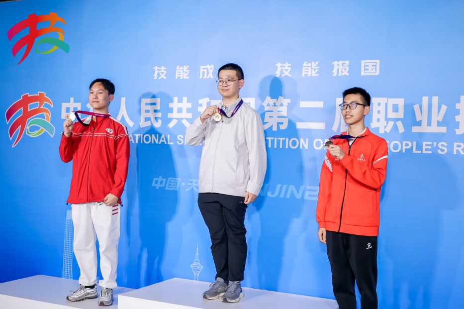 9you娱乐-湖北队实现历史性突破，全队亮相合影