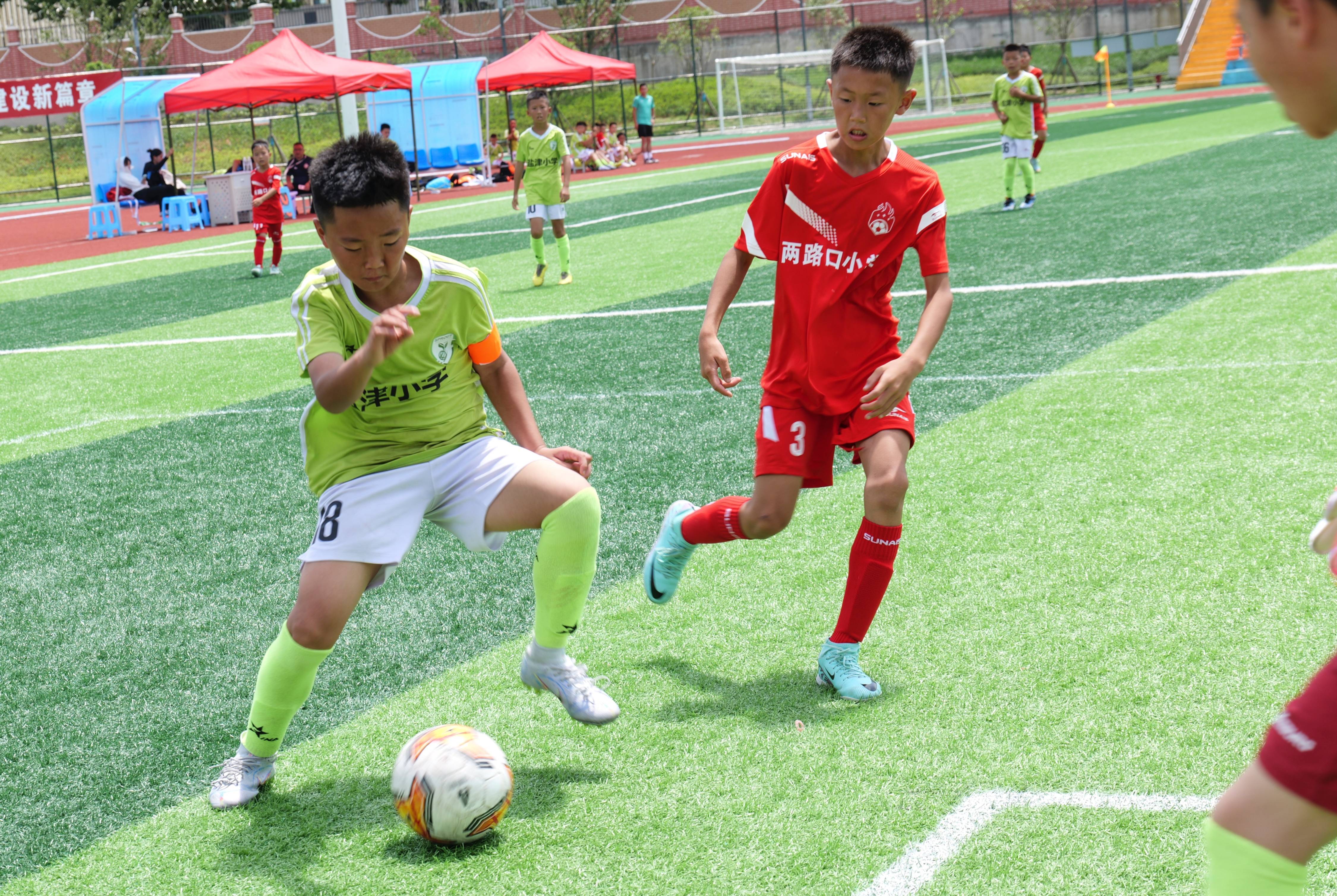 九游娱乐-少年足球夏令营举办,培养体育人才