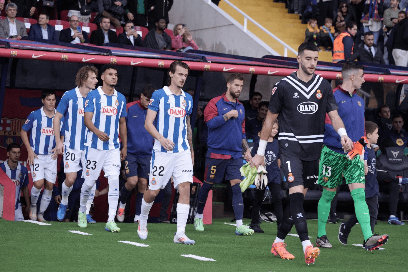 世界级球队展现精彩配合技术实力 世界级球队展现精彩配合技术实力