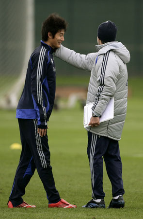 包含狂人主教练训练场上指导入微，工作细致的词条