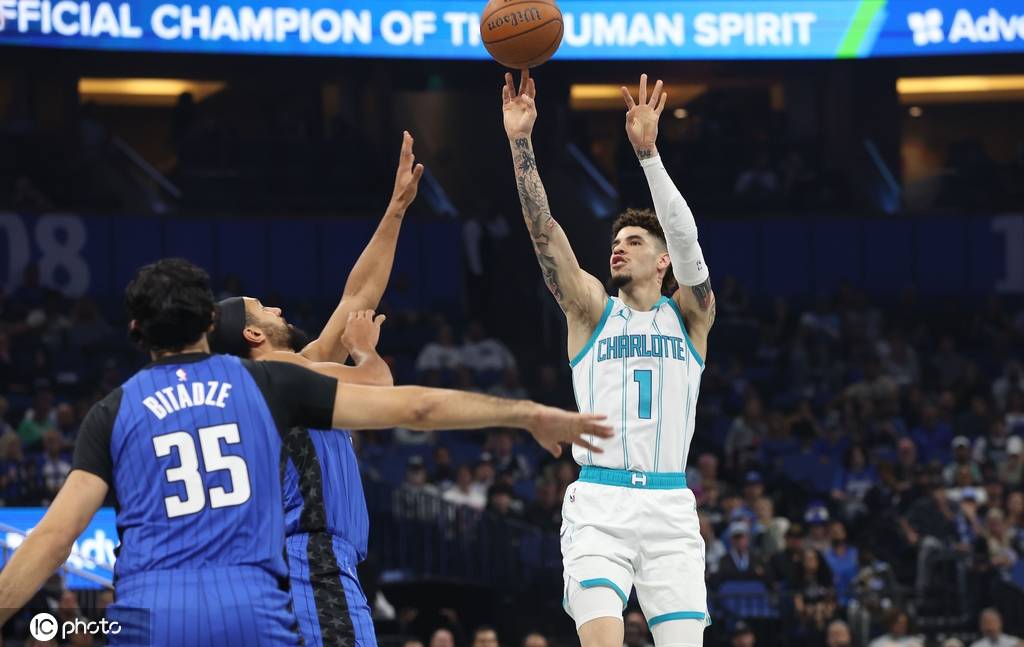 魔术队主场大胜黄蜂队,取得连胜 魔术队主场大胜黄蜂队,取得连胜