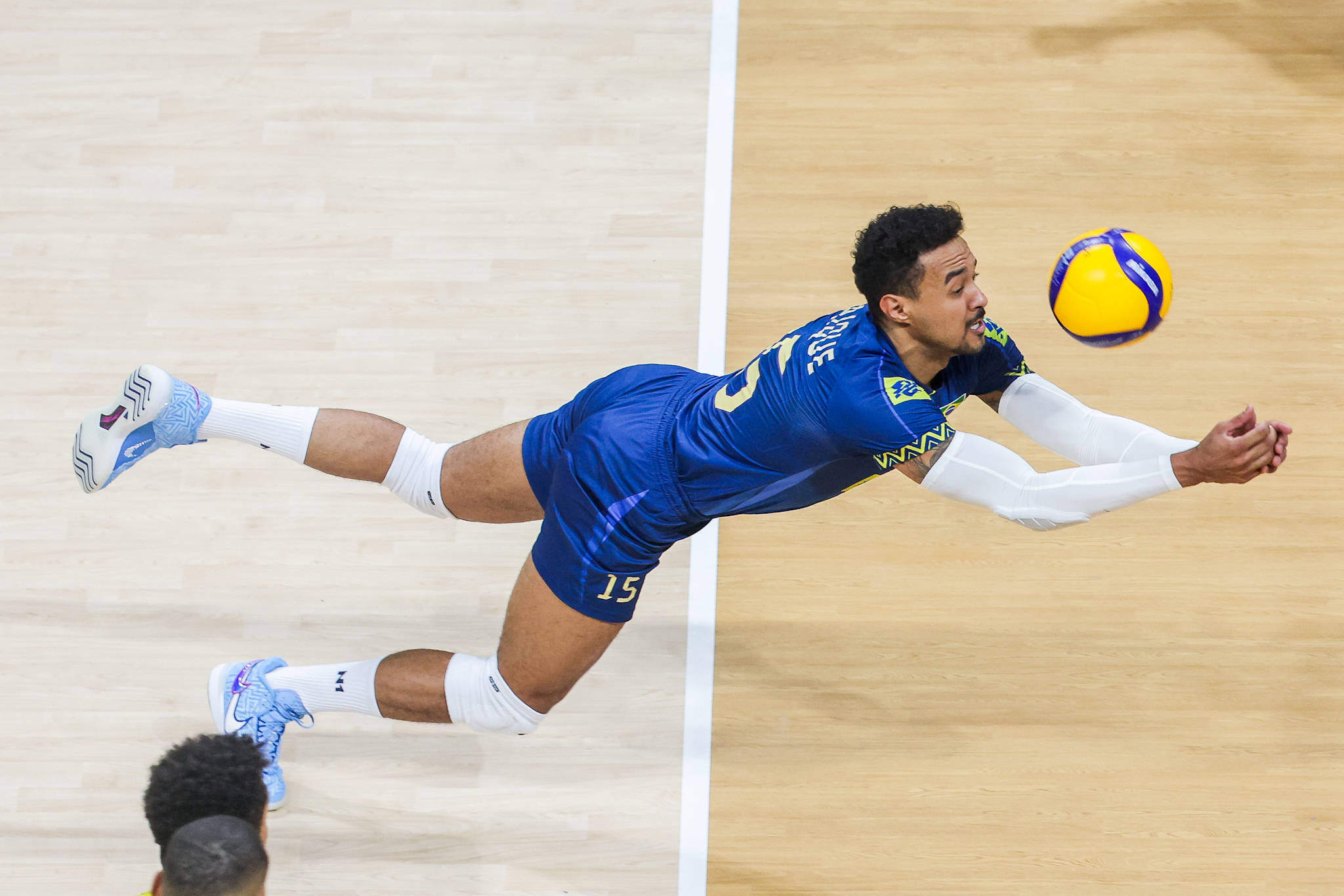 巴西排球队击败劲敌,傲视群雄 巴西排球队击败劲敌,傲视群雄