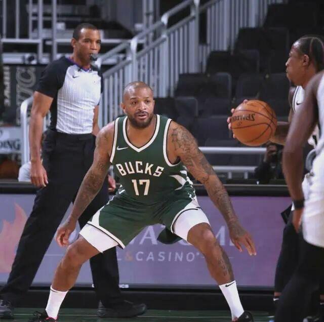 辽宁队力克雄鹿,德罗赞带队取胜 辽宁队力克雄鹿,德罗赞带队取胜