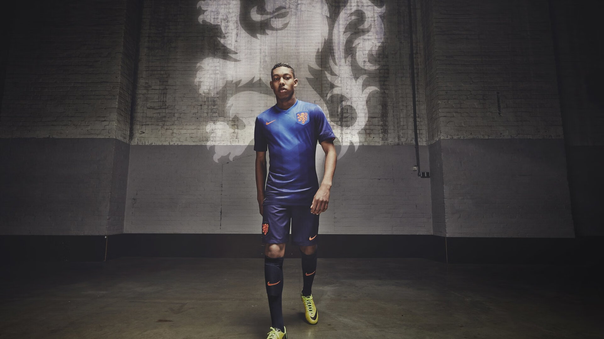 欧冠淘汰赛之夜,基耶萨的数据觉醒,一柄匕首的终极磨砺